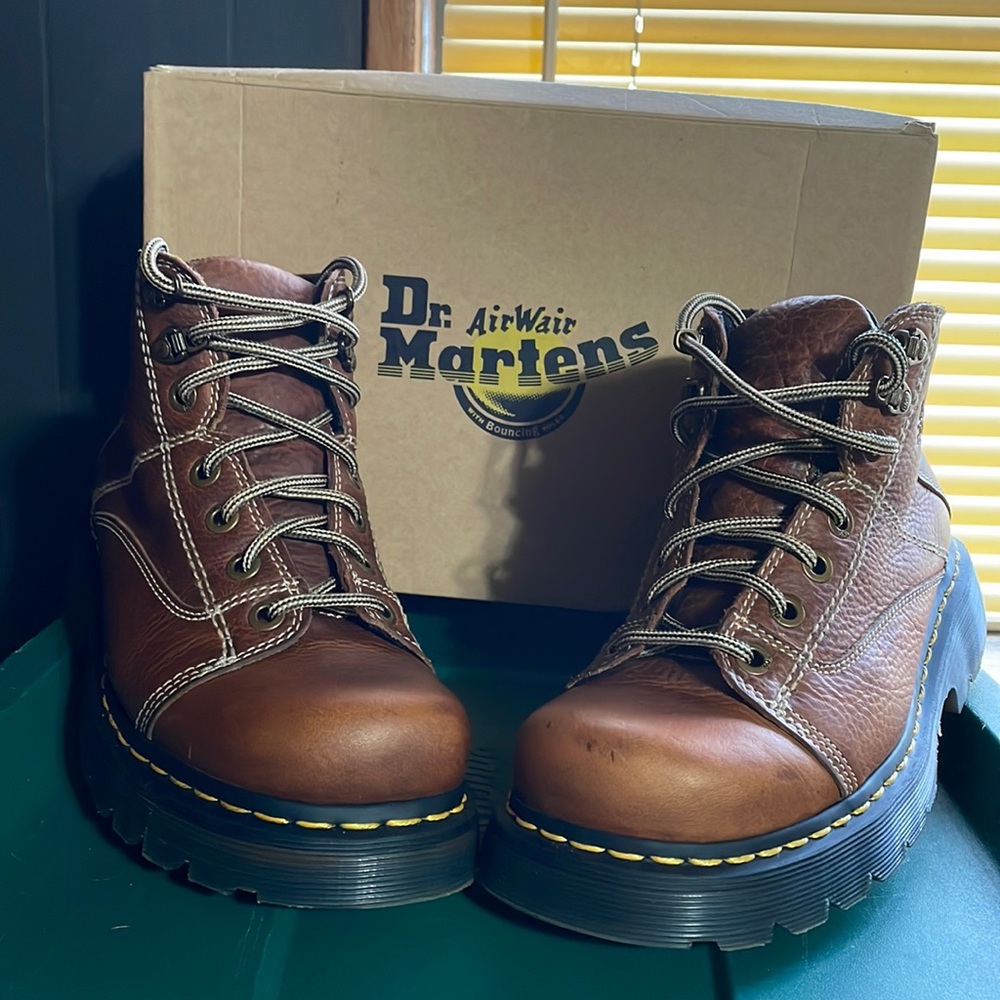 dr martens boots nwt